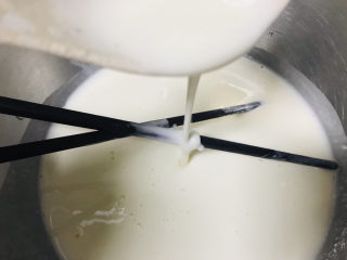 5、家庭凉皮,舀起来成糊糊状即可