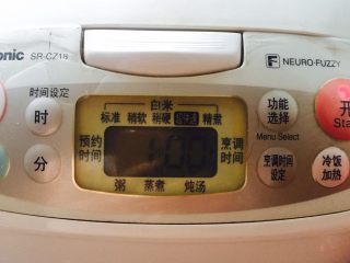 9、盛夏消暑甜品+红枣莲子羹,盖上锅盖，选择炖汤功能键摁开始