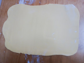 2、好看又好吃的南瓜刀切馒头,2、	面粉+熟南瓜+食用油倒入厨师机内