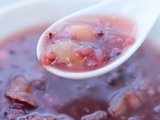 4、腊八粥,不仅腊八，平时也经常早上煮一锅这样粥，各种食材一起，不仅好吃，也滋补身体，全家人都适合。