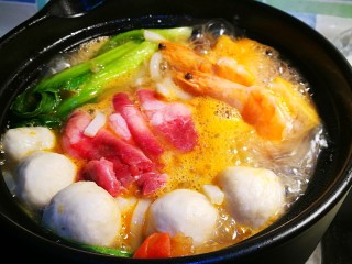 14、海鲜肥牛乌冬面,加入肥牛变色即可