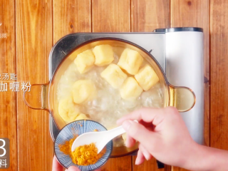 7、咖喱牛丸粉汤-好吃不将就的快手菜！,加2汤匙咖喱粉
