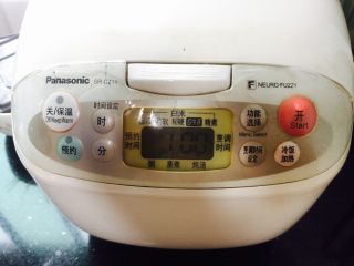 17、黄芪乌鸡汤,摁炖汤健开始工作，约60分钟。