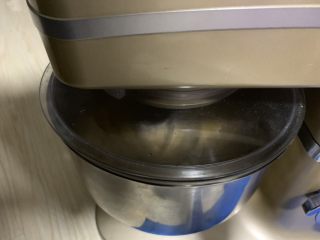 9、红枣蛋糕,加面 泡打粉 小苏打 搅拌均匀