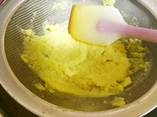 4、姜汁软糖,姜汁过滤一下。