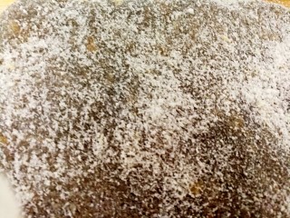 12、姜汁软糖,冷冻一个小时后取出来撒上一些椰蓉，防粘。