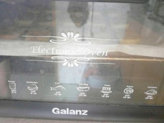 13、#曲奇菜谱秀#香浓红枣黄油曲奇,入烤箱中层180度15分钟左右,视自家烤箱脾气而定