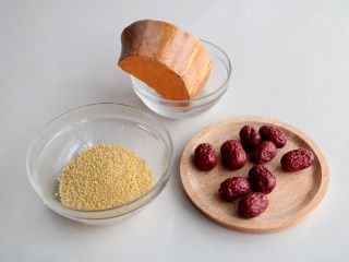 1、南瓜红枣小米粥（养生）,准备所需食材