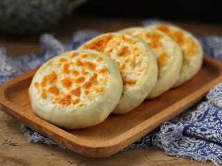 12、韭菜鸡蛋虾皮馅饼,一款皮薄馅大、香酥美味的韭菜虾皮鸡蛋馅饼就做好了！