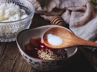 6、简单快手零失败的 番茄蛋包饭,加入盐