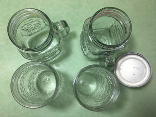 14、菠萝糖水罐头,控去水份晾干。