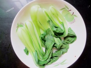 13、香菇卤肉饭,青菜烫熟待用