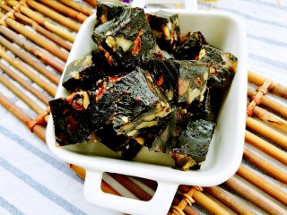 15、滋阴养血阿胶糕,滋阴益气养血安神的阿胶核桃糕做好了,每天早上吃一块,以内养外,吃出好气色。