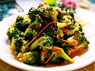 12、【Cathy边吃边营养】— 西蓝花炒番茄,成品图如下,简单但很有营养哦