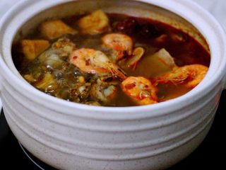 19、麻辣海鲜什锦营养火锅????,继续用大火煮沸