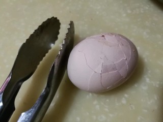 7、健脾瘦身早餐 茯苓山药土豆泥,鸡蛋煮熟剥开取出蛋黄