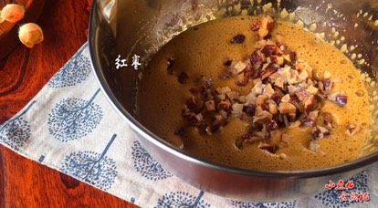 8、《枣仁核桃糕》,红枣 核桃仁加入