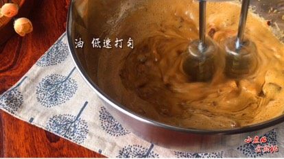 11、《枣仁核桃糕》,低速搅匀