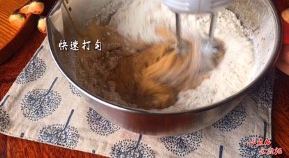 13、《枣仁核桃糕》,快速打匀