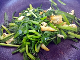 16、家常韭菜炒鸡蛋,炒匀就可以