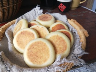 20、养胃山药饼,成品图。山药有健脾养胃之功效。很适合产妇，老年人，小孩吃。