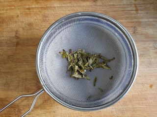 10、十味 龙井虾仁,沥出茶水不用。