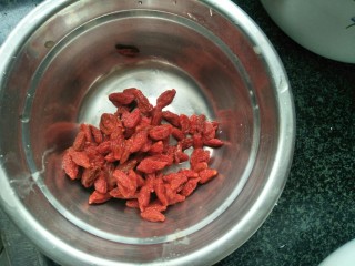 2、红糖汤丸,沥干水待用