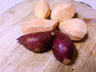 1、蒸蒸日上~羊羊得意,红心红薯洗净去皮