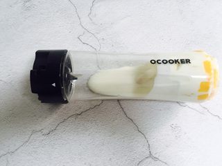 14、芒果香蕉奶昔,盖上盖子拧紧