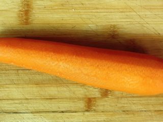 10、牛肉烧胡萝卜,胡萝卜削皮
