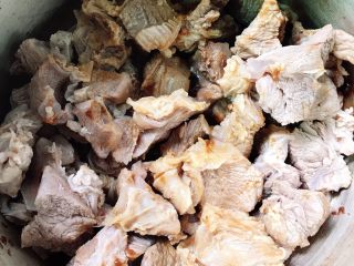 17、牛肉烧胡萝卜,拌匀