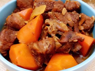 21、牛肉烧胡萝卜,装盘