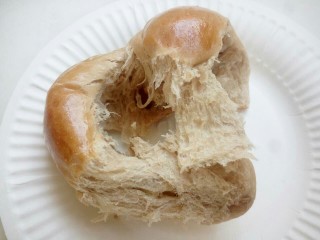 25、#甜味#红糖红枣核桃面包,看看面包内部组织，孩子很喜欢吃，还没拍照呢两个已经下肚了????????