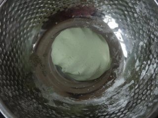 11、椰蓉山药青团,直至揉成粉团待用