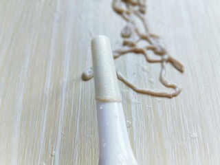 12、厨房挑战＋荤菜＋自制肉肠,泡好的肠衣套在灌肠器的口上，如图。