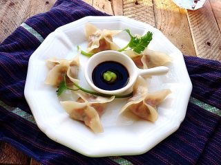 10、苦瓜饺子,吃的时候蘸点日式酱油与芥末酱