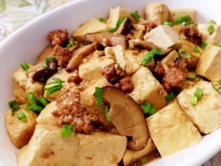 20、香菇肉末豆腐,盛盘。鲜嫩味美，超级下饭。
