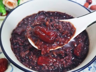 11、红枣黑米粥,软糯香甜又补气血