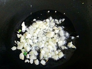 14、水中参炒三丝,锅内留油，爆末炒香