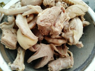 6、海带鸭子汤,捞出洗干净备用