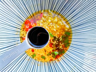 5、麻酱宽粉,加2勺生抽