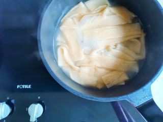 12、麻酱宽粉,宽粉煮熟，