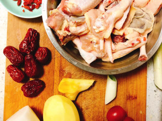 1、冬日暖身鸡汤,所需食材如图