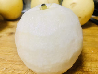 3、冰糖雪梨,雪梨去皮