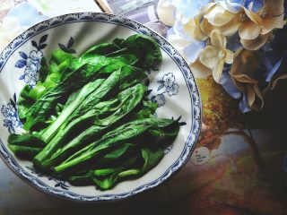 11、营养都在这一碗 糙米减肥沙拉,捞出,放在碗中备用