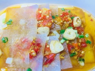 10、暖胃剁椒辣蒸萝卜汤,趁热在表面撒上一点黑胡椒粉