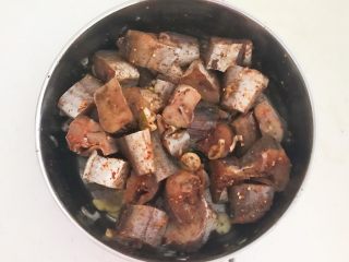 12、烤香辣鳕鱼,充分调匀