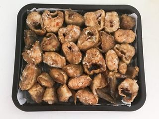 20、烤香辣鳕鱼,给鳕鱼翻面