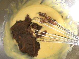 8、红枣戚风蛋糕,之后加入枣泥,枣泥的制作详见我的菜谱。