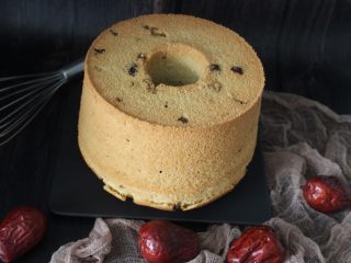 24、红枣戚风蛋糕,徒手脱模没有蛋糕屑,更漂亮些。